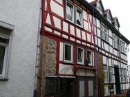 Gelnhausen, Altstadt: historisches Wohnhaus direkt neben der Marienkirche - sanierungsbedürftig - Gelnhausen