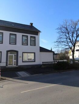 Filet-Grundstück: Zentral gelegenes Mehrfamilienhaus mit großzügiger Freifläche - Meschede (Kreis- und Hochschulstadt)