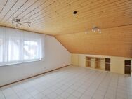 Gemütliche 3-Zimmer-Dachgeschoss-Wohnung inklusive Pkw-Stellplatz in zentraler Lage - Kronau