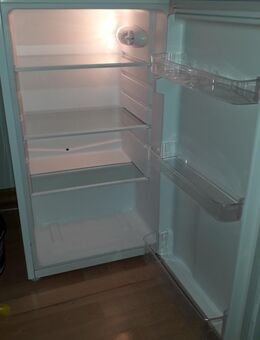 Schöner Kühlschrank sucht sein neues Zuhause! - Stuttgart