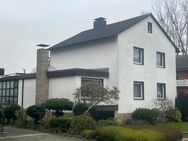 **Ruhig gelegenes Zweifamilienhaus, mit Einliegerwohnung in Randlage von Menden** - Menden (Sauerland)