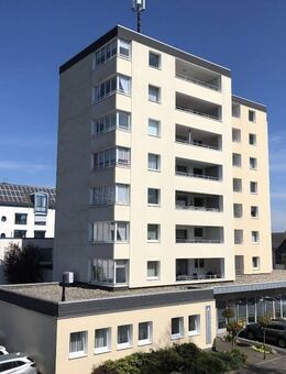 Geräumige 4-Zimmer-Wohnung im 6. Obergeschoss mit 3 Loggien und Aufzug - Arnsberg
