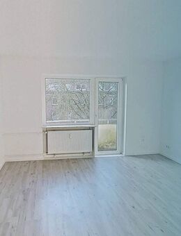 Geräumige 3-Zimmer-Wohnung mit BALKON und viel Lichteinfall - Emden