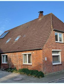 Halbinsel Eiderstedt: Großzügiges Wohnhaus mit 2 Wohnungen, schönem Garten und Garage BEZUGSFREI ! - Witzwort