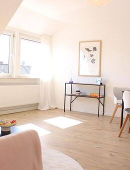 Reserviert - Top-renovierte DG Wohnung mit Garage - ideal für Selbstnutzer oder Kapitalanleger - Schauenburg