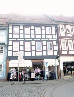 Gepflegte und geräumige Altbauwohnung mit Dachterrasse und PKW Stellplatz direkt in der Innenstadt - Northeim