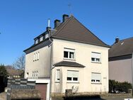 Sanierte 2,5 Zi.-Dachgeschosswohnung in Dreifamilienhaus - Velbert