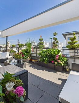 ÜBER DEN DÄCHERN - Modernisierte 4,5-Zimmer PENTHOUSE WOHNUNG im BURGHOLZHOF - Stuttgart
