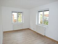 DD-Lockwitz: Kleine 3-Zimmer-Wohnung mit Laminat, Badewanne, sep. Küche + eigener Terrasse im Garten - Dresden