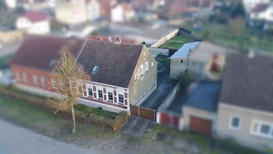 Provisionsfrei! unterkellerte Doppelhaushälfte mit Nebengebäude und Garage