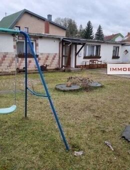 IMMOBERLIN.DE - Attraktives Mehrfamilienhaus & Bungalow in idealer Lage - Fürstenberg (Havel)