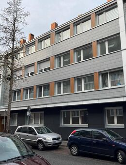 Frisch sanierte 4-Zimmer-Wohnung im 1. Obergeschoss mit Balkon - Mönchengladbach