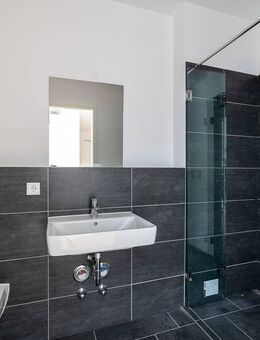 Exklusive Galerie-Wohnung *BESICHTIGUNG - Sa. 29.11. um 13:15 UHR - Treffpunkt vor dem Haus Ahornweg 2 - Beelitz