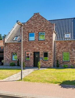 Modernes Einfamilienhaus im energieeffizienten KfW-40-Standard - Aurich