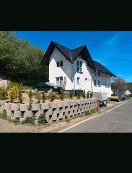 Zuhause im Grünen - Stilvolles Zweifamilienhaus in Forst nach Kernsanierung - Forst (Rheinland-Pfalz)