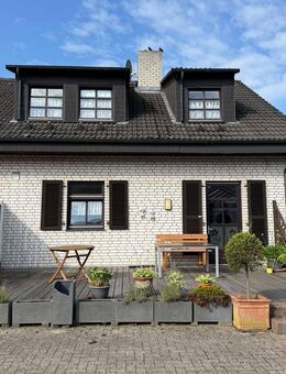 IMMOBILIEN GUMNIOR präsentiert: großzügige Maisonettewohnung im Herzen von Neuenkirchen - Neuenkirchen (Nordrhein-Westfalen)