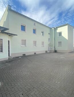 Sehr schöne, großzügige 3-Zimmer-Wohnung in zentrumsnaher Lage in Weiden zu vermieten! - Weiden (Oberpfalz)