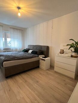 Stilvolle Dachgeschosswohnung mit neuem Bad & Bodenbelag - Kirchlengern