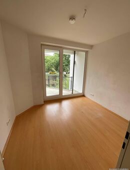 Großzügige, gepflegte 3(2/2)-Zimmer-Wohnung mit Balkon, Terrasse und Einbauküche in ruhiger Lage - Hamburg
