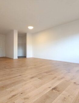 Helle große 2 Zimmer Wohnung S- Bahnhalt Hirschgarten - München