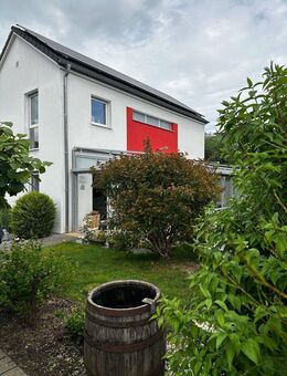 KfW 70 Traumhaftes EFH mit Wintergarten und PV - Anlage - Singen (Hohentwiel)