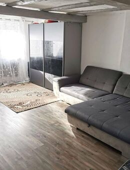 Teilsanierte Doppelhaushälfte mit Renovierungsbedarf und großer Scheune - Hardheim