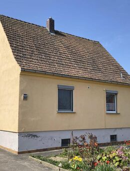 Freistehendes Einfamilienhaus mit tollem Grundstück in Glaubitz - Glaubitz