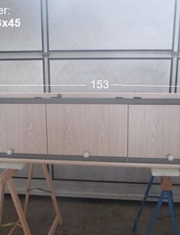 Dethleffs Oberschrank mit 3 Klappen gebraucht ca 153 x 45 x 26 (aus RM3 NewLine) lichtgrau/hell - Schotten Zentrum