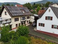 Exklusives Immobilienangebot: Zwei Einfamilienhäuser auf Traumgrundstück mit Pool und Garage - Schliengen