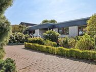Großzügiger Bungalow am Feldrand mit über 200?m² Wohnfläche, Kamin, Garten und wertiger Ausstattung - Dorsten