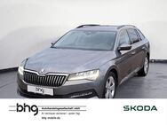 Skoda Superb, 2.0 TDI Combi Ambition Superb Combi A, Jahr 2022 - Freiburg (Breisgau)