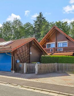 Ein Einfamilien-Blockhaus wie aus dem Bilderbuch - mit Weiher direkt vor dem Garten in Tröstau - Tröstau