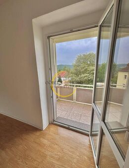 Freundliche 3 Zimmer Wohnung in ruhiger Lage mit Stellplatz & Balkon - Berga (Elster)