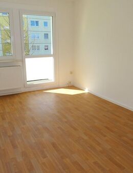 * Mit Balkon und Einbauküche * 2 Zimmer Wohnung in Werdau zu vermieten! - Werdau