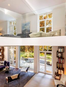 Design-Ästhetik und Natur: Edles Architektenhaus mit zauberhaftem Garten direkt am Herzogpark - München