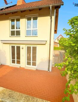 Gepflegte Doppelhaushälfte in ruhiger Lage - mit Terrasse, Balkon, Garten und Vollunterkellerung. - Coburg