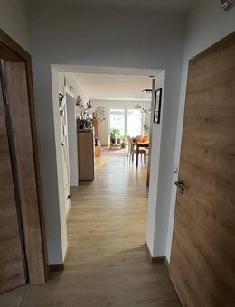 Traumhafte 4-Zimmer-Wohnung mit großer Terrasse und Blick ins Grüne - Thalheim (Erzgebirge)