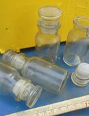 4 kleine Glasvorratsflaschen in 80335