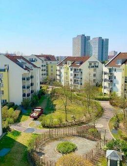 2 Zi. Dachgeschoss, in lockerer Wohnungsgemeinschaft (keine WG) sucht passende Mitbewohnerin ... - Berlin