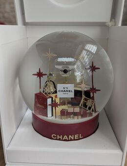 Chanel Schneekugel Weihnachtskugel - Berlin