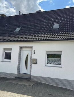 Kompl. renovierte Doppelhaushälfte als ETW in Halberbracht! - Lennestadt