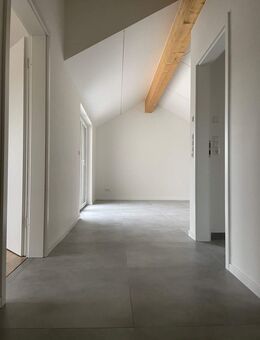 *Dachgeschosswohnung - Stilvoll wohnen unter freiem Balkenwerk mit großem Balkon* - Schönenberg-Kübelberg