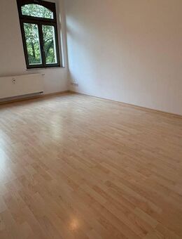 2. OG - Laminat - Bad mit Wanne -große Küche mit Balkon - Chemnitz