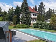 Klassische Stadtvilla mit tollen Pool und großzügigem Grundstück - Weinböhla