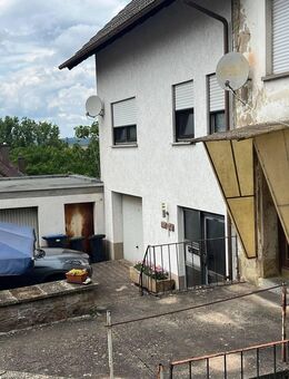 PREISREDUZIERUNG! 2 Häuser zu einem Preis mit großem Grundstück in Randlage von Aschbach zu verkaufen - Aschbach