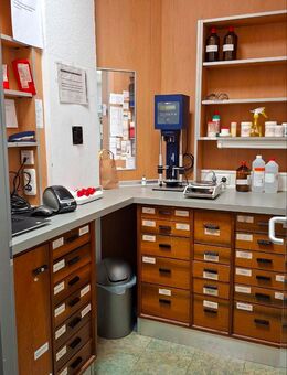 Büromöbel, Möbel aus der Apotheke, Gewerbemöbel - Düsseldorf