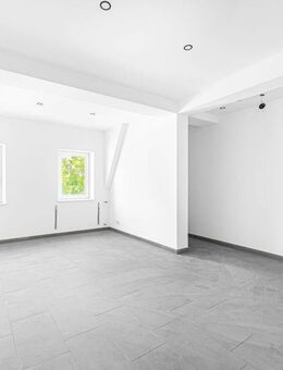 "ERSTBEZUG NACH KOMPLETT SANIERUNG" 1 ZIMMER DACHWOHNUNG UNTER DENKMALSCHUTZ! - Augsburg