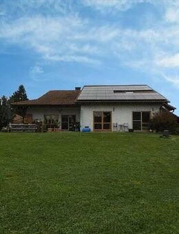 Bungalow mit großem Grundstück im Gewerbegebiet - Lustadt
