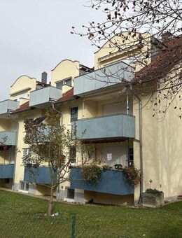 Schöne 3-Zimmer-Wohnung in toller Lage von Hirschaid mit großem sonnigen S/W Balkon und Garage und Außenstellplatz im Kaufpreis enthalten - Hirschaid