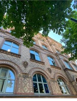 Altbau-Büro in denkmalgeschütztem Gebäude auf der Kastanienallee - Berlin